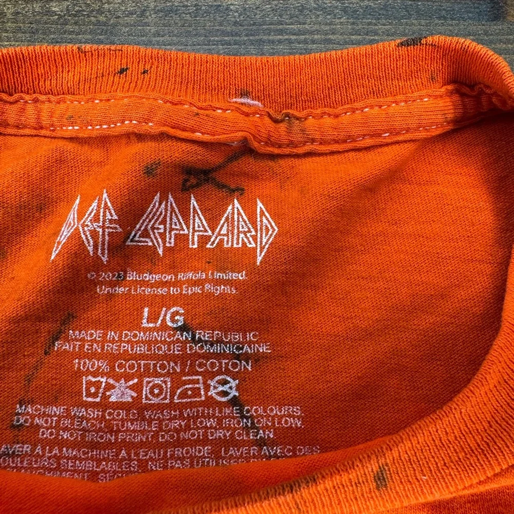 Def Leppard Orange Graphic T-Shirt - Picture 3 of 3